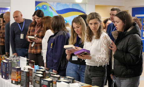 На Хмельницькій АЕС відбувся благодійний книжковий захід на підтримку ЗСУ