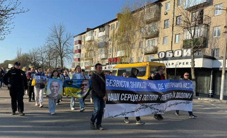 Де наші? У Первомайську сотні людей вийшли на ходу підтримки зниклих безвісти та полонених