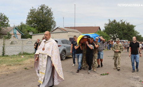 На щиті Шевченко Вадим: в Олександрополі провели в останню путь Героя України (ВІДЕО)