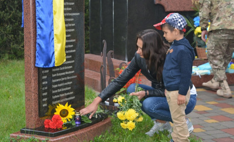 На Меморіалі загиблим учасникам АТО відкрили восьму стелу з іменами полеглих Героїв