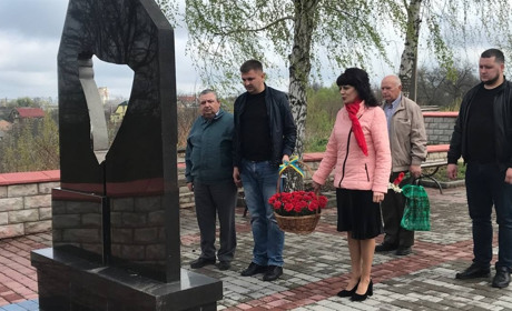 Як у Жмеринці в умовах війни вшанували подвиг ліквідаторів ЧАЕС: фоторепортаж