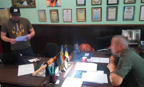 Затримали командира військової частини з Житомирщини, який змушував підлеглих ремонтувати будинок