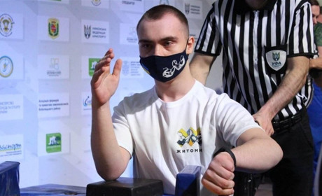 Чемпіонати з армреслінгу: здобутки новоградських спортсменів