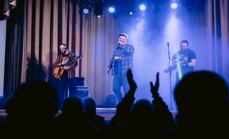 Бориспільський панк-гурт The Кум грав у Переяславі так, що аж порвалися струни: ВІДЕО