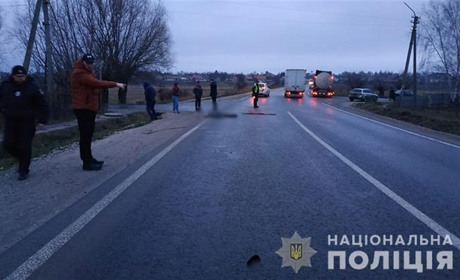 Правоохоронці Кременеччини продовжують шукати автомобіль та його водія, що сьогодні спричинив ДТП