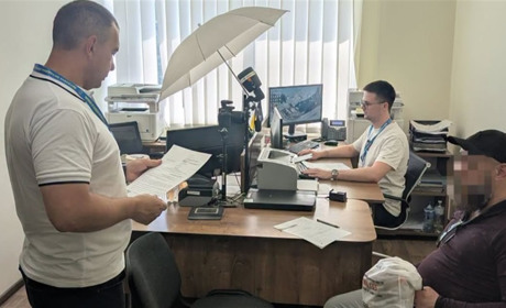 За порушення міграційного законодавства: черговий неврегульований мігрант покинув межі країни