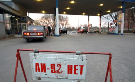 Крим "звільнили" від пального: на заправках півострова зник бензин