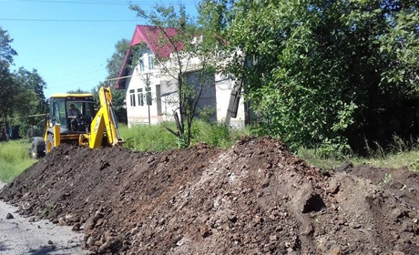 Во Врубовке идет замена водопроводных труб на одной из улиц
