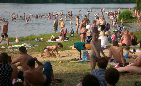 «Сопляжники и сопляжницы». Летний день в Новой Каховке (фоторепортаж)