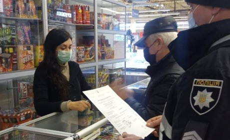 За 22 грудня поліцейські Херсонщини перевірили понад 900 підприємців щодо виконання норм карантину