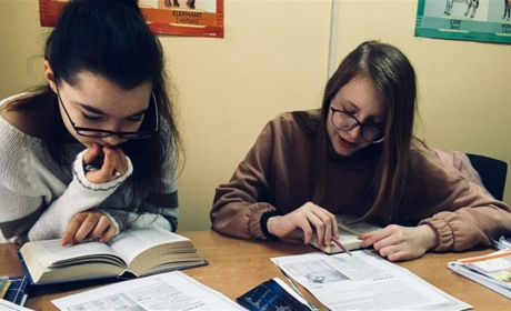 У Старокостянтинові відкрили «Центр підготовки до ЗНО та ДПА на 200»: як записатися на заняття