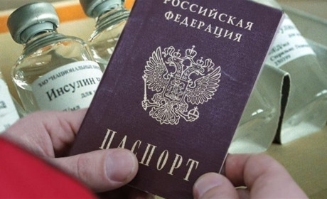 Окупанти погрожують залишити інсулінозалежних без препаратів. Всіх агітують отримувати паспорт рф
