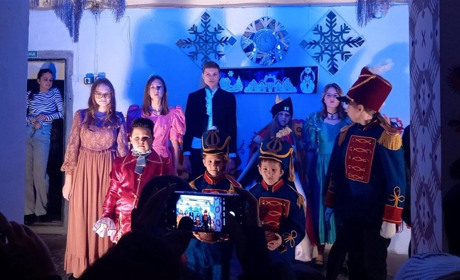 Шосткинські театрали показують новорічного "Лускунчика" у бомбосховищі