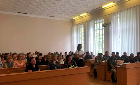 Ордена, медалі, нагрудні знаки: у Сарненському районі відзначили військовослужбовців