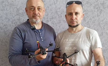 Ніжинські волонтери зібрали FPV дрони за кошти з благодійних скриньок