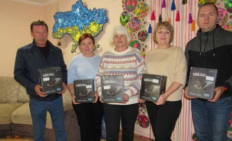 Переяславський центр надання соцпослуг зібрав 48 тисяч гривень на зарядні пристрої для військових