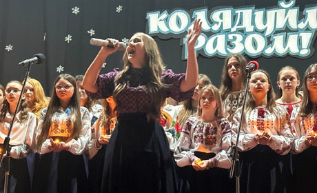 Благодійний концерт при свічках «Колядуймо разом» зібрав талановитих дітей та викладачів: як це було