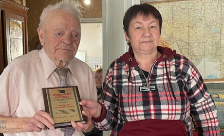 Надзвичайному оптимісту і життєлюбу - 100!