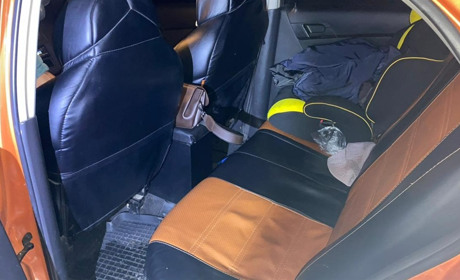 Попутниця вкрала у водійки авто гроші з сумочки. Білопільські поліцейські затримали жінку