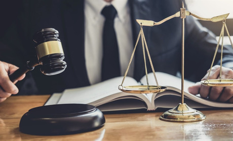 Херсонця судять за незаконне поводження з вогнепальною зброєю