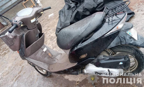Винна любов: в Яськах чоловік взяв без дозволу мопед односельчанки, щоб з’їздити на побачення 