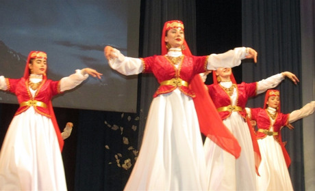 Как в Мелитополе легенды с танцами помогали собрать средства для лечения маленького Юнуса