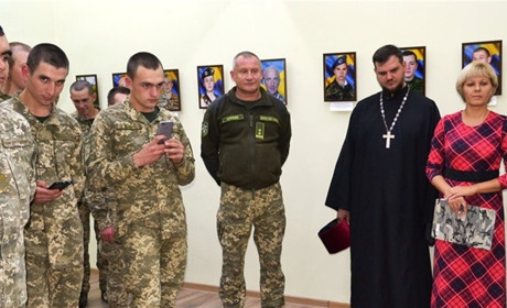 Фотовиставка «Воїнства нашого звитяга…»: в Первомайську вшанували загиблих захисників України