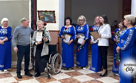 Посмішки, сльози, овації: у Біляївці відзначили працівників культури та аматорів народного мистецтва
