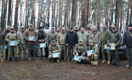 Бійці добровольчих формувань Сумщини отримали грошові сертифікати за знищені повітряні цілі