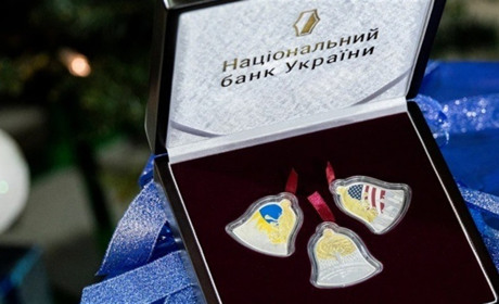 «Щедрик – колядка дзвонів»: Нацбанк до Різдва випустив набір пам’ятних монет