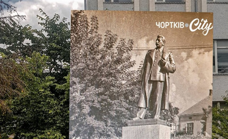 То де ж у Чорткові стояв пам’ятник Сталіну?