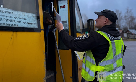Операція «Автобус»: Поліція Шостки посилила контроль за пасажирськими перевезеннями