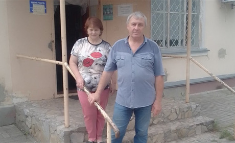 Головне повернутись, а не заробити: Віктор та Надія Панікар розповіли, як возять продукти в Рижівку