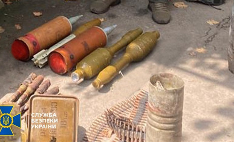 Прощавай, зброє: у жителя Бериславщини знайшли схрон боєприпасів