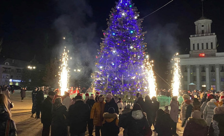 Як відкривали ялинку (фото)