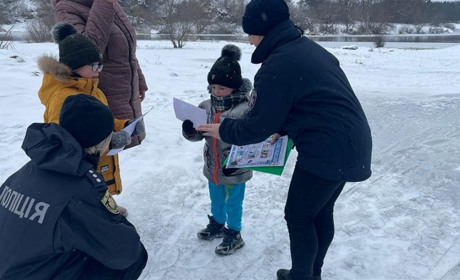 Обережно, тонка крига: поліцейські та рятувальники проводять профілактичні заходи біля водойм