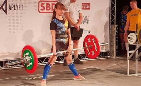 Попаснянка победила на чемпионате Европы по пауэрлифтингу