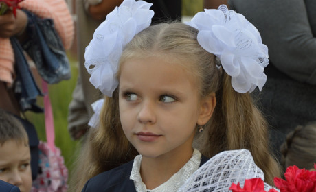 Фоторепортаж: Розпочався навчальний рік для трьох тисяч школярів Сватівщини