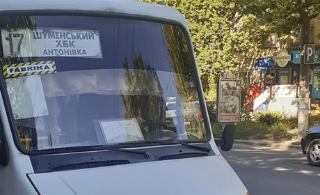 В комунальній маршрутці в Херсоні відмовили учаснику бойових дій та рекламували Фейсбук-групу