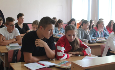 Парламент знову звільнив від ДПА випускників. Але є умова