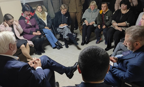 Понад годину в укритті за розмовами з корюківчанами: Президент Німеччини відвідав Чернігівщину