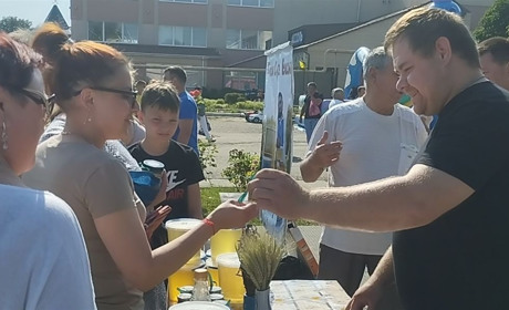 Благодійний ярмарок у Балті: продавали мед і донатили на ЗСУ