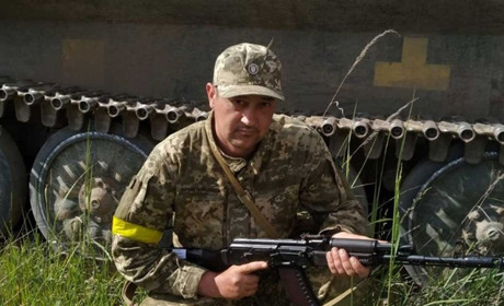 «Не вистачило години, щоби вийти з позиції». Мати «айдарівця» Віталія Курятника розповіла про сина