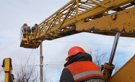 Енергетики відновили електропостачання у Дворічанській громаді: ліквідація наслідків обстрілу