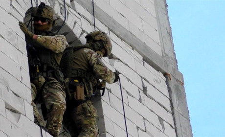 В Умані «штурмували» будівлю, «затримали терористів» і «звільнили заручників»: тренуються силовики
