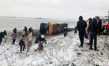 На Хмельниччині перекинувся автобус з пасажирами