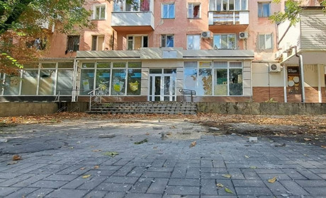 Ворог вдарив по Дніпровському району Херсона, є поранений (ФОТО, ВІДЕО)