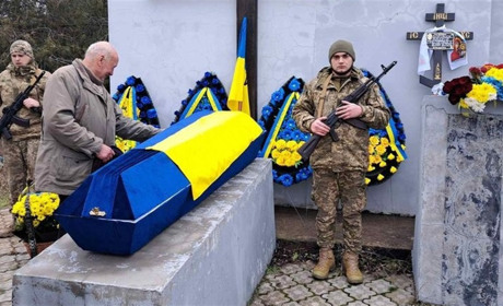 У Чорнобаївці попрощались із Воїном, який загинув у квітні 2022 року