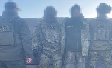 На Сумщині СБУ спіймала "крота", який здавав росіянам позиції наших військових на Курщині (ВІДЕО)