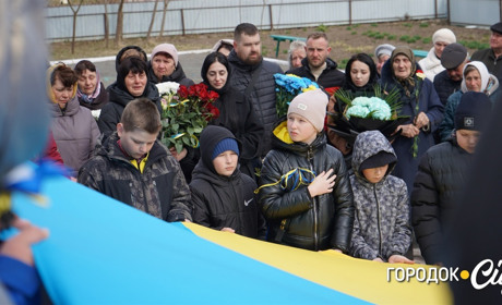 На Городоччині відкрили пам'ятну дошку: у селі Бедриківці на честь Ігоря Волоса